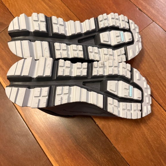 On Cloud Cloudhero Mid Waterproof Size 5.5Y. New Without box. - Picture 5 of 7